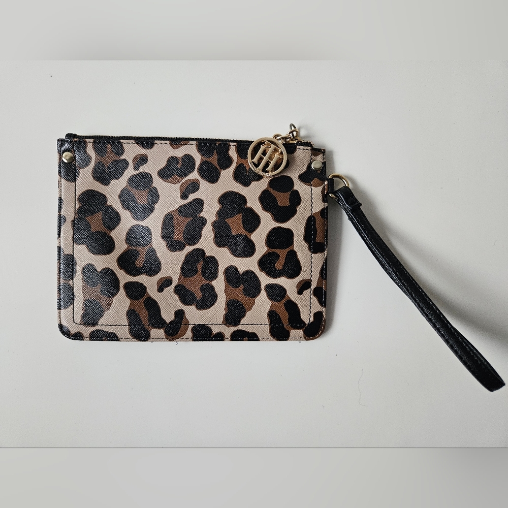 NWOT Tommy Hilfiger Leopard print wristlet